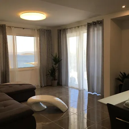 Apartament Sunny Hvar - With Pool; Basina