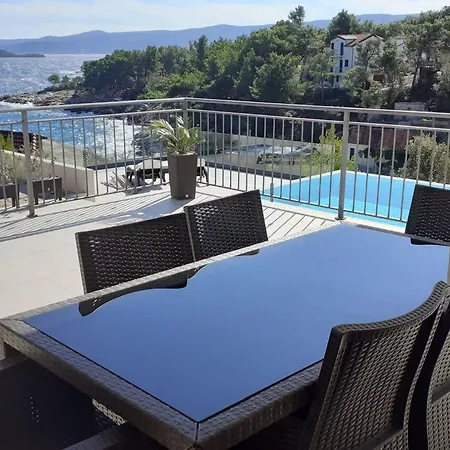 Apartament Sunny Hvar - With Pool; Basina